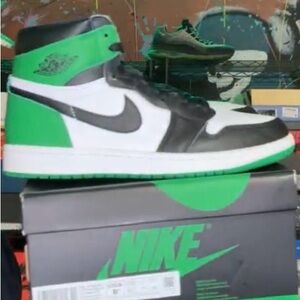 Jorda 1 Men's Green and Black High-Top Sneakers